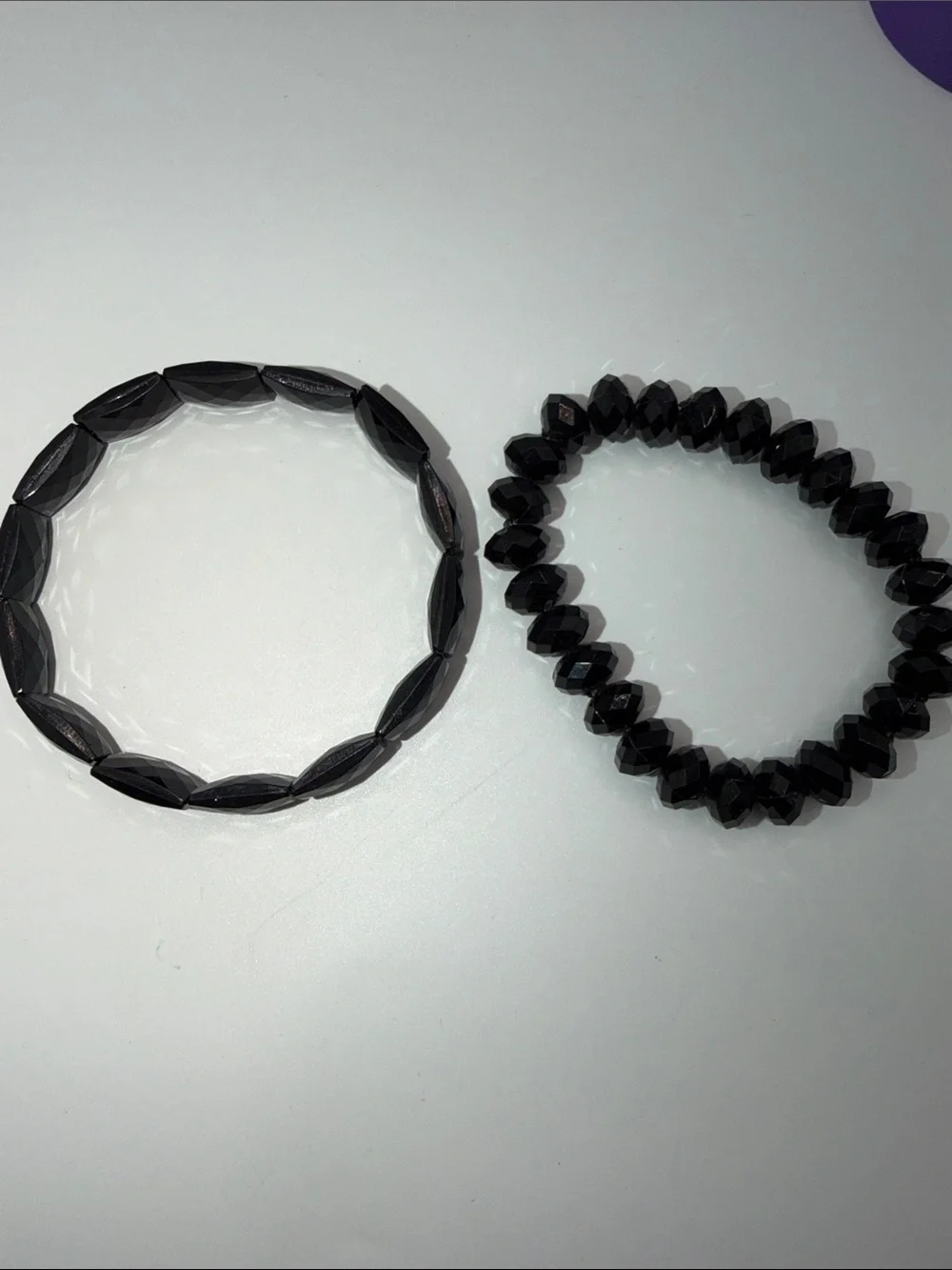 vintage-style black faceted acrylic stretch bracel